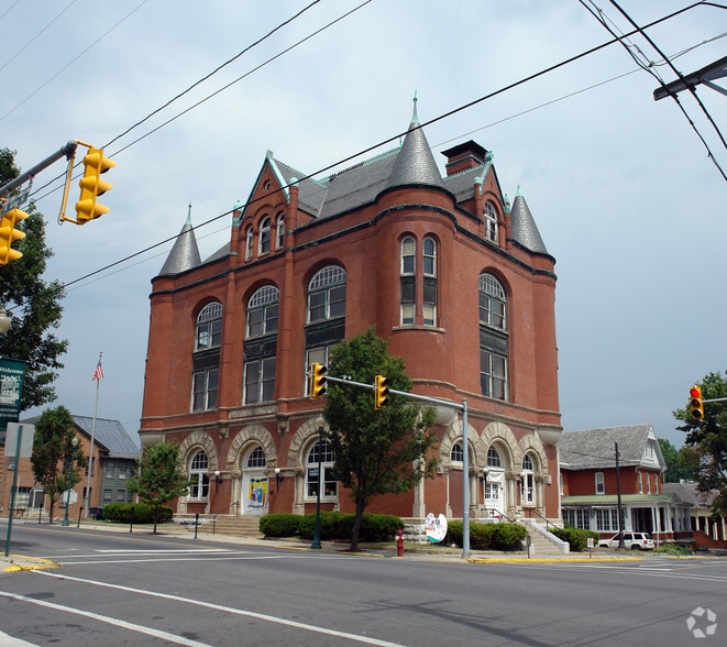 125 S Maple Ave, Martinsburg, WV for sale - Building Photo - Image 2 of 10