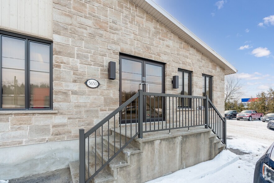 3650 Boul Guillaume Couture, Lévis, QC à vendre - Photo du bâtiment - Image 3 de 7