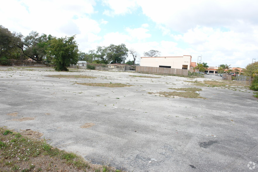 16500 NW 27th Ave, Opa Locka, FL à vendre - Photo principale - Image 1 de 3