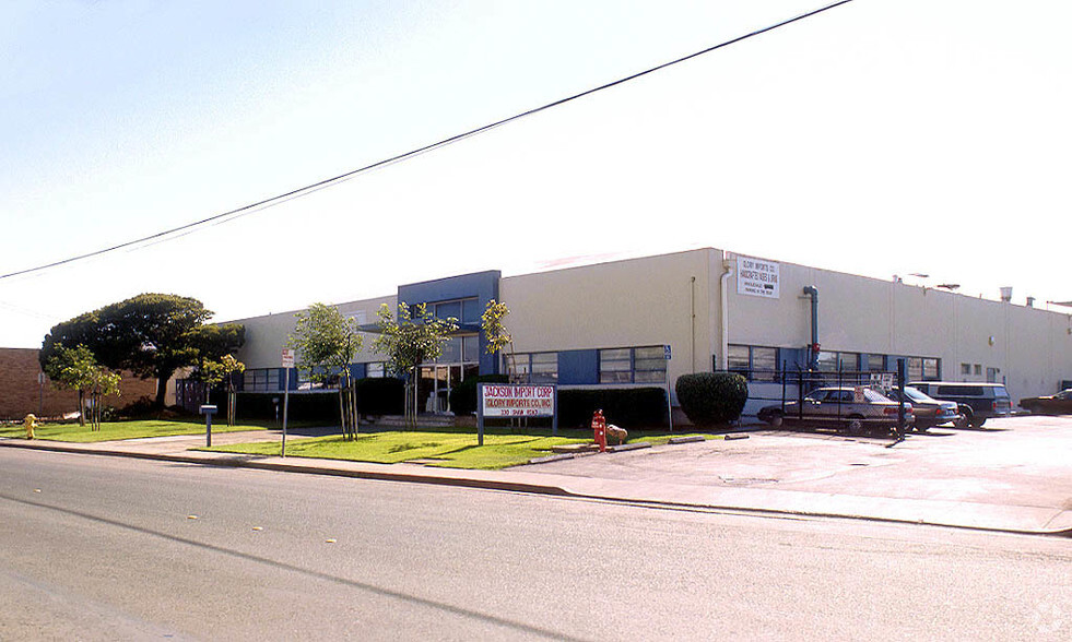 330 Shaw Rd, South San Francisco, CA for lease - Building Photo - Image 2 of 17