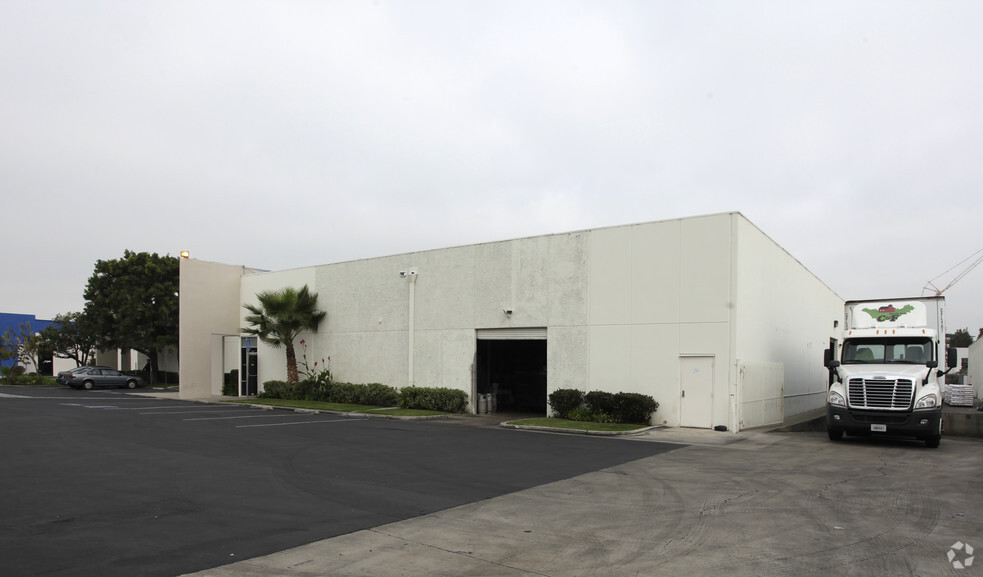 10530-10574 Bechler River Ave, Fountain Valley, CA for lease - Building Photo - Image 3 of 3