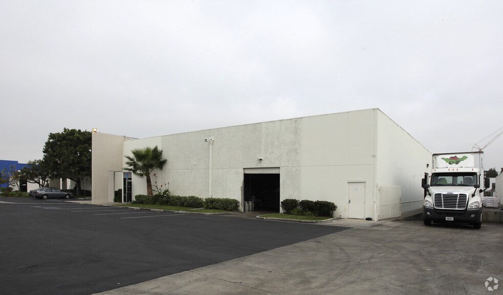 10530-10574 Bechler River Ave, Fountain Valley, CA à louer - Photo du bâtiment - Image 3 de 3