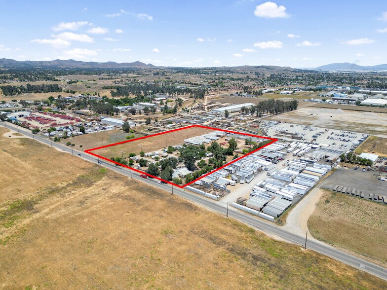 190-220 MAPES RD portfolio of 2 properties for sale on LoopNet.ca - Building Photo - Image 3 of 10