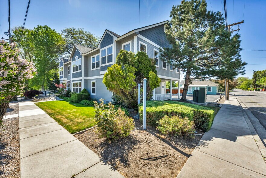 415 W Sophia St, Carson City, NV à vendre - Photo du bâtiment - Image 2 de 17