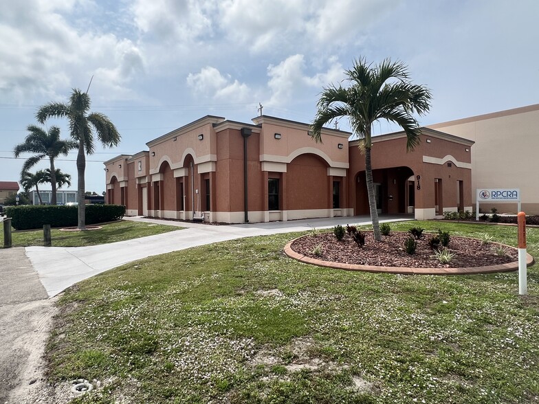 Cape Coral Office/Land Portfolio portfolio of 2 properties for sale on LoopNet.ca - Building Photo - Image 1 of 13