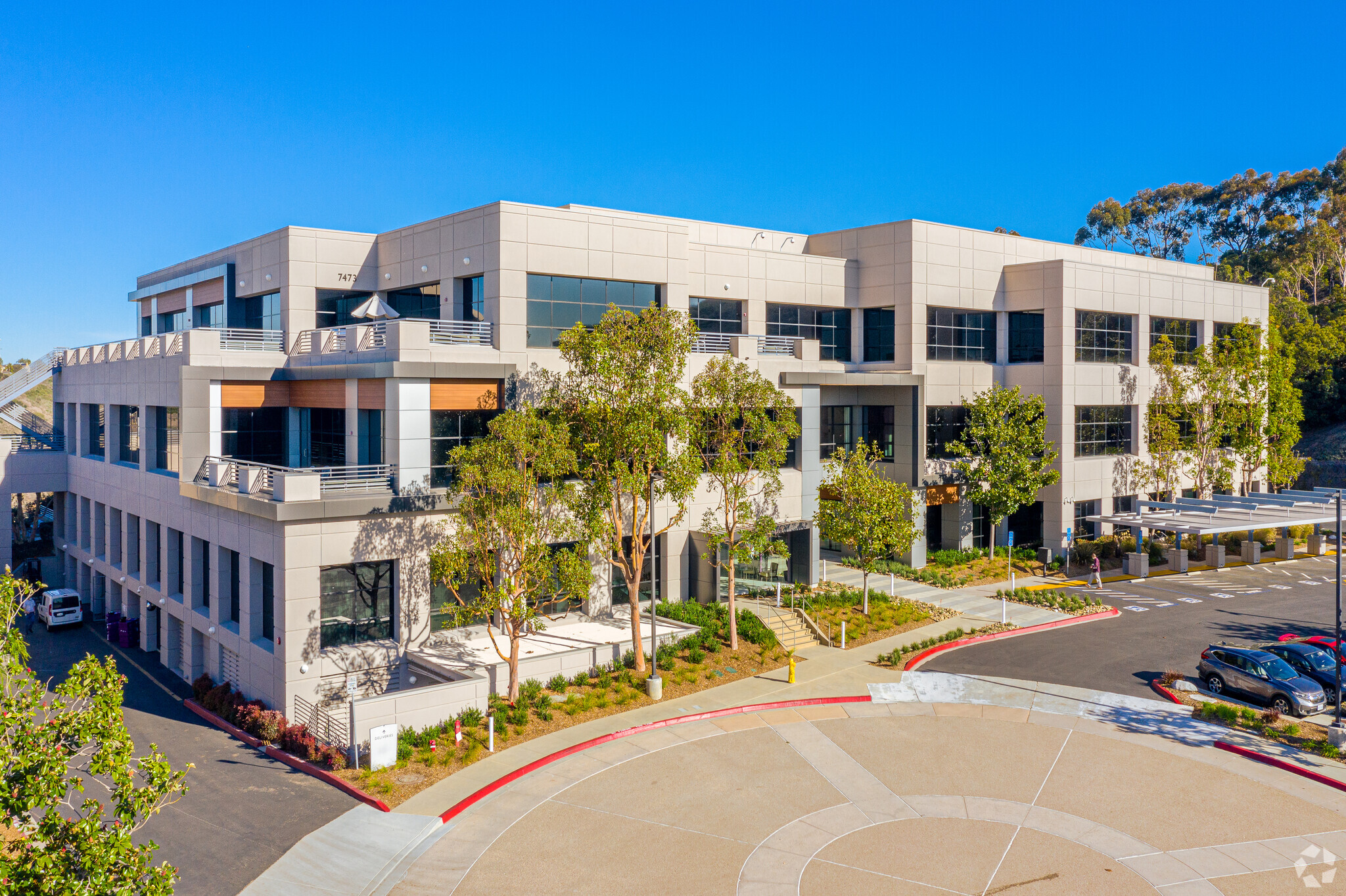 7473 Lusk Blvd, San Diego, CA à louer Photo du b timent- Image 1 de 9