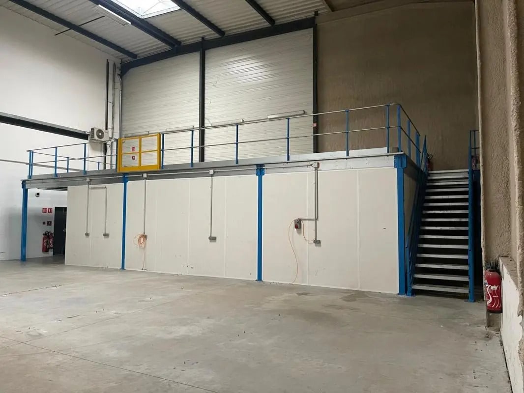 Industrial in Saint-Denis for lease Interior Photo- Image 1 of 20