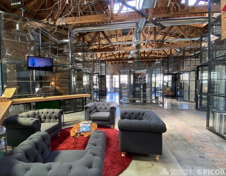 210-220 E Broadway Blvd, Tucson, AZ à louer - Photo du bâtiment - Image 2 de 8