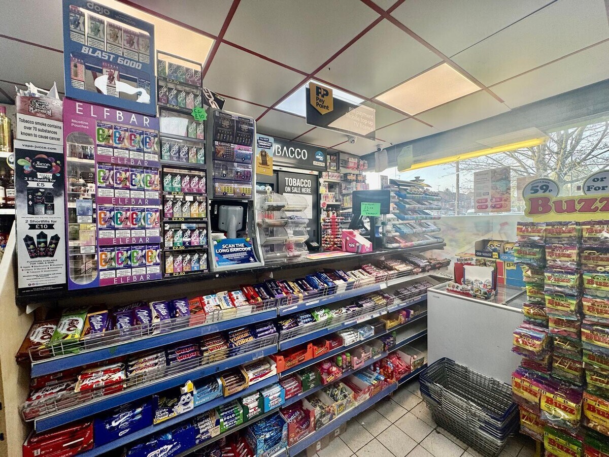 1-6 Ashwell Parade, Luton, BDF LU3 3AZ - Unit 3 -  - Interior Photo - Image 1 of 4