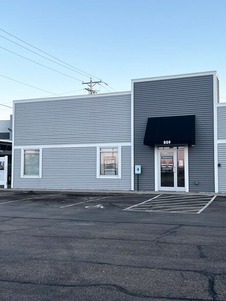 809 Park Ave, Beaver Dam, WI à louer - Photo du bâtiment - Image 1 de 19