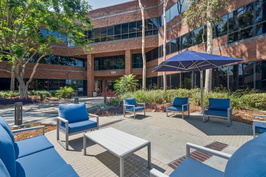 701 S Parker St, Orange, CA à louer - Photo du bâtiment - Image 3 de 15