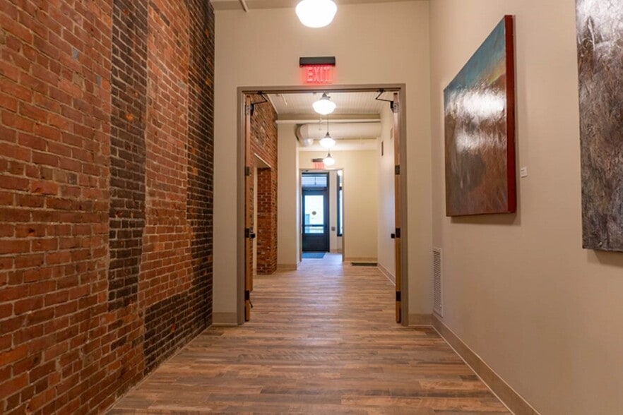 102 Walnut St, Winona, MN for sale - Interior Photo - Image 3 of 6