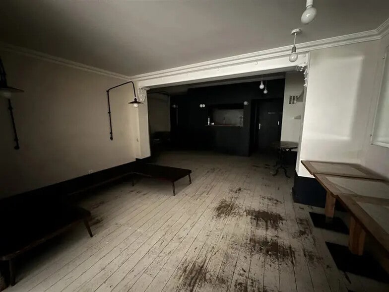Retail in Paris for lease - Interior Photo - Image 3 of 4