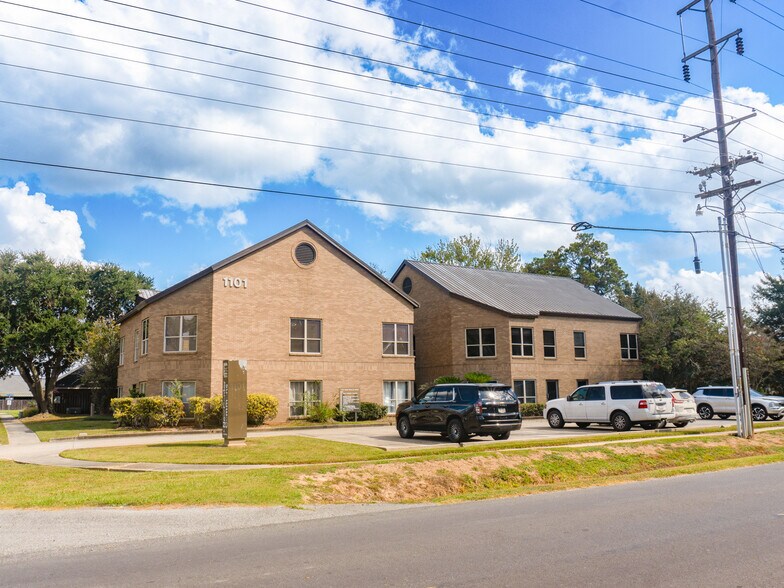 1101 S Hugh Wallis Rd, Lafayette, LA à louer - Photo du bâtiment - Image 2 de 9