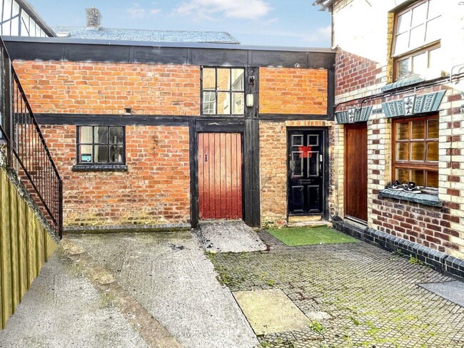 Plus de détails pour 30 Short Bridge St, Llanidloes - Industriel à louer