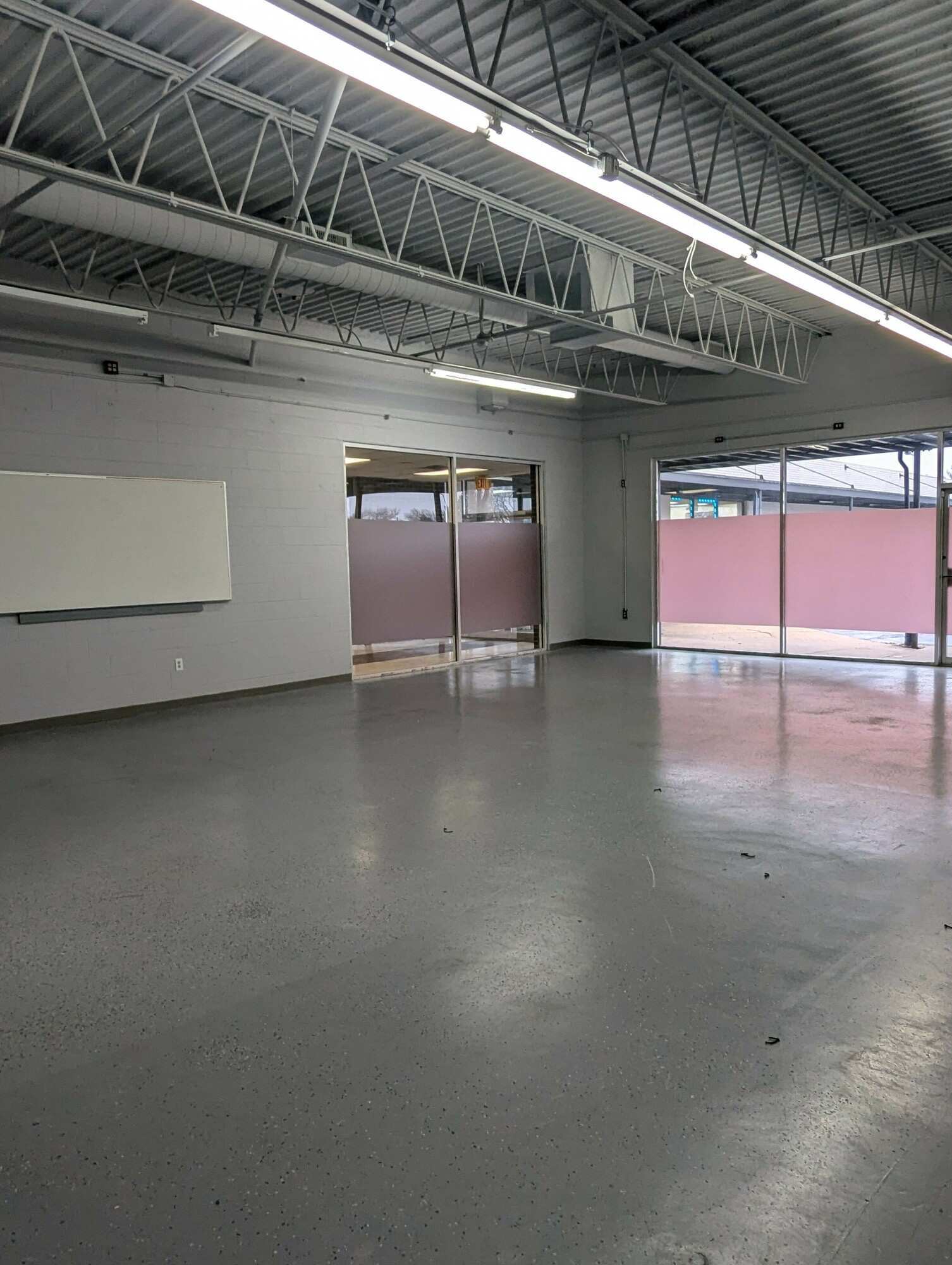 6125 N 2nd St, Loves Park, IL for lease Building Photo- Image 1 of 4