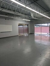 6125 N 2nd St, Loves Park, IL for lease Building Photo- Image 1 of 4