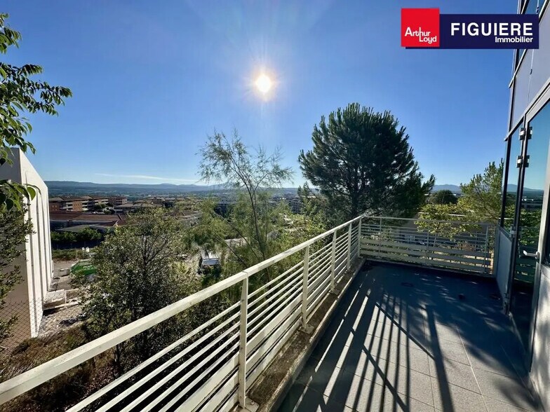 Bureau dans Aix-en-Provence à louer - Photo du bâtiment - Image 1 de 10