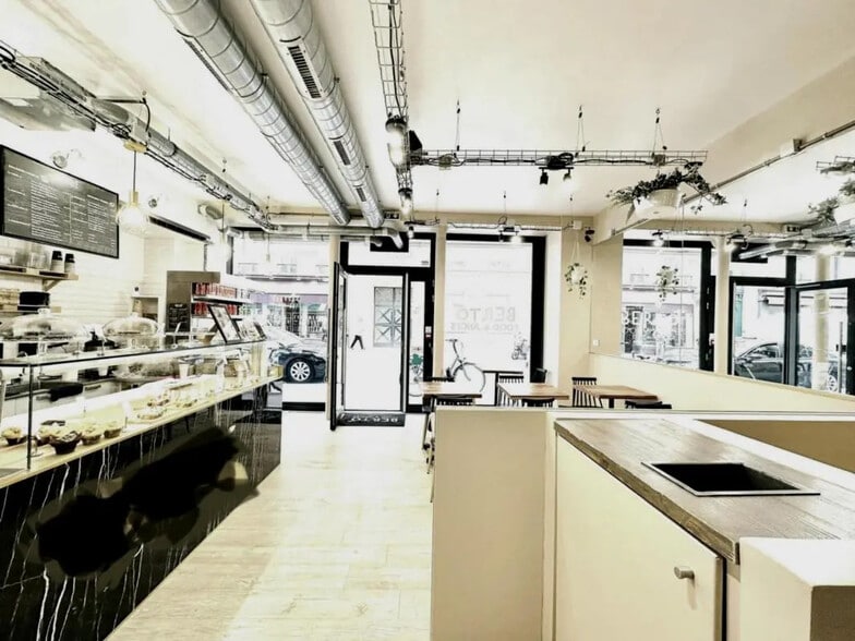Retail in Paris for lease - Interior Photo - Image 2 of 7