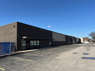 Plus de détails pour 220 Poplar Pl, North Aurora, IL - Industriel/Logistique à louer