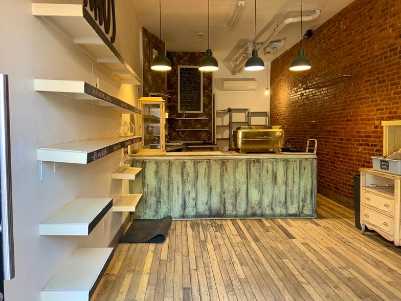 406 Marcus Garvey Blvd, Brooklyn, NY for lease - Interior Photo - Image 2 of 12