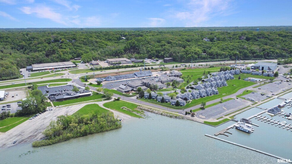 2401-2517 N Main St, East Peoria, IL à louer - Photo du bâtiment - Image 3 de 3