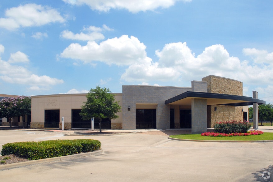 11321 Fallbrook Dr, Houston, TX for lease - Building Photo - Image 2 of 14