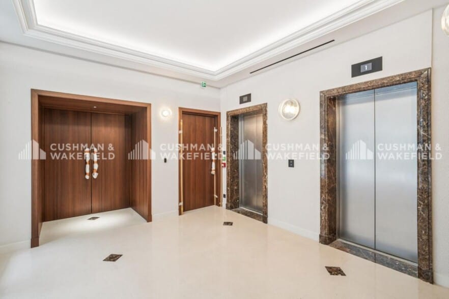 119-121 Avenue Des Champs Elysées, Paris for lease - Lobby - Image 3 of 7