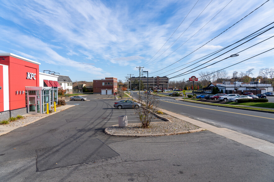 55 Town Line Rd, Wethersfield, CT for lease - Building Photo - Image 3 of 11