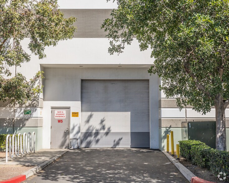 9494 Haven Ave, Rancho Cucamonga, CA à louer - Photo du bâtiment - Image 3 de 12