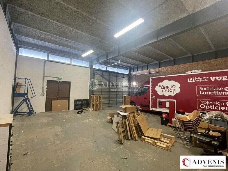 Flex in Mérignac for lease - Interior Photo - Image 2 of 3