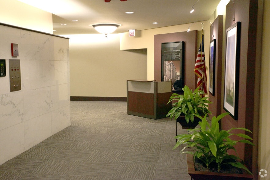 111 N Wabash Ave, Chicago, IL for lease - Interior Photo - Image 3 of 176