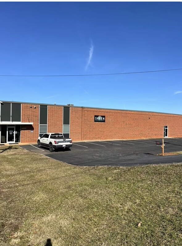 1220 W Market Center Dr, High Point, NC à vendre Photo du bâtiment- Image 1 de 1