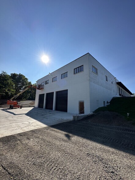 11697 Sanderson Rd, Medina, NY for lease - Building Photo - Image 2 of 6