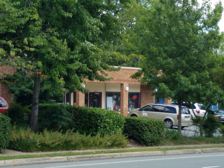 212 W Main St, Carrboro, NC for lease - Building Photo - Image 3 of 3