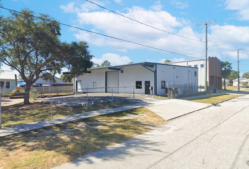 2315 E 3rd Ave, Tampa, FL à louer - Photo du bâtiment - Image 3 de 10