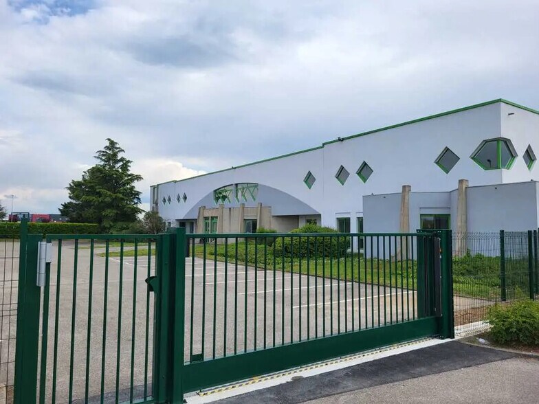 Bureau dans Genas à louer - Photo du bâtiment - Image 2 de 7