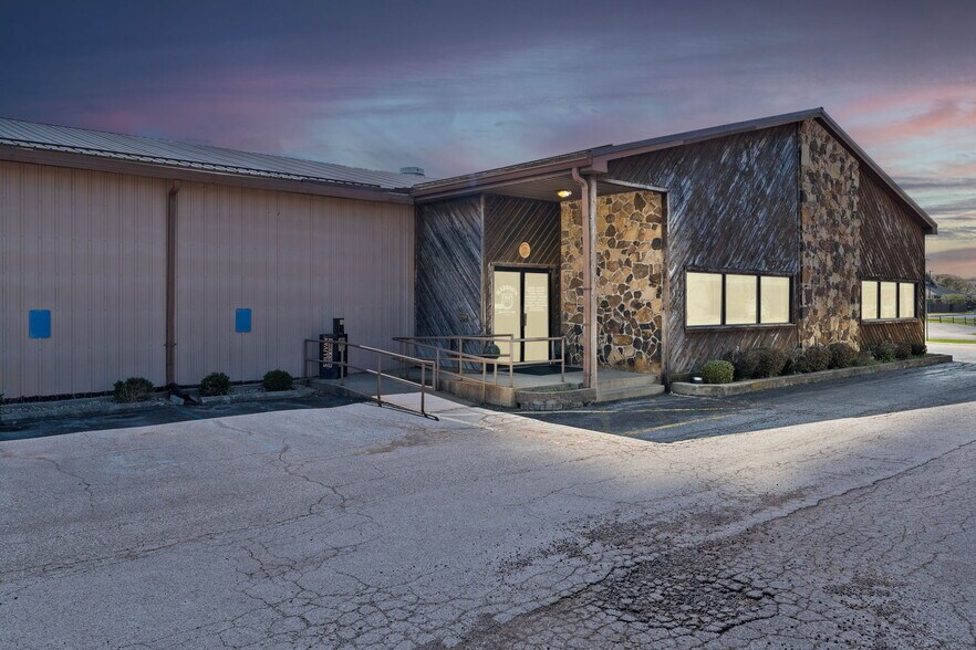 1616 N Section St, Sullivan, IN à vendre - Photo du bâtiment - Image 2 de 34