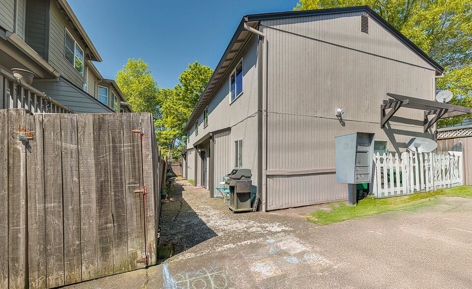 7831 SW 34th Ave, Portland, OR for sale - Primary Photo - Image 3 of 25