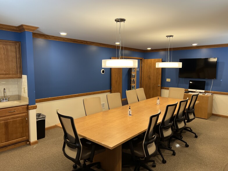 1002 N Eaton St, Albion, MI for sale - Interior Photo - Image 1 of 8