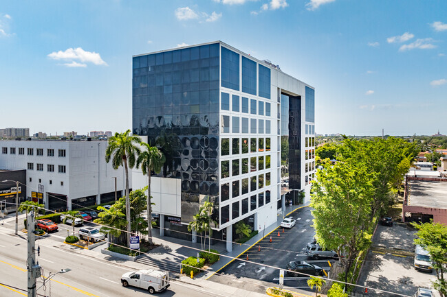 Plus de détails pour 5040 NW 7th St, Miami, FL - Bureau/Médical à louer