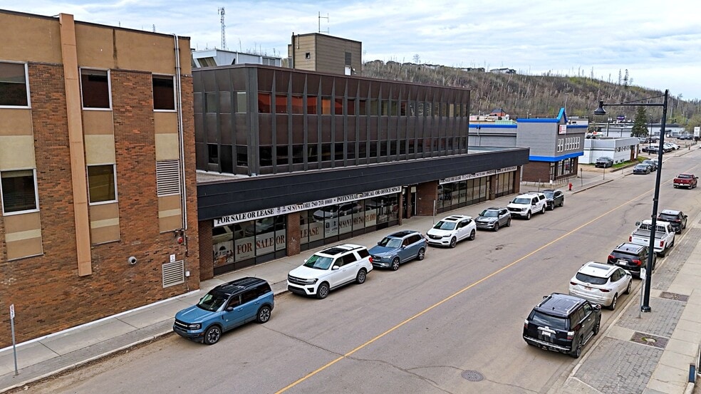 9911 Macdonald Av, Fort McMurray, AB à louer - Photo du bâtiment - Image 2 de 9