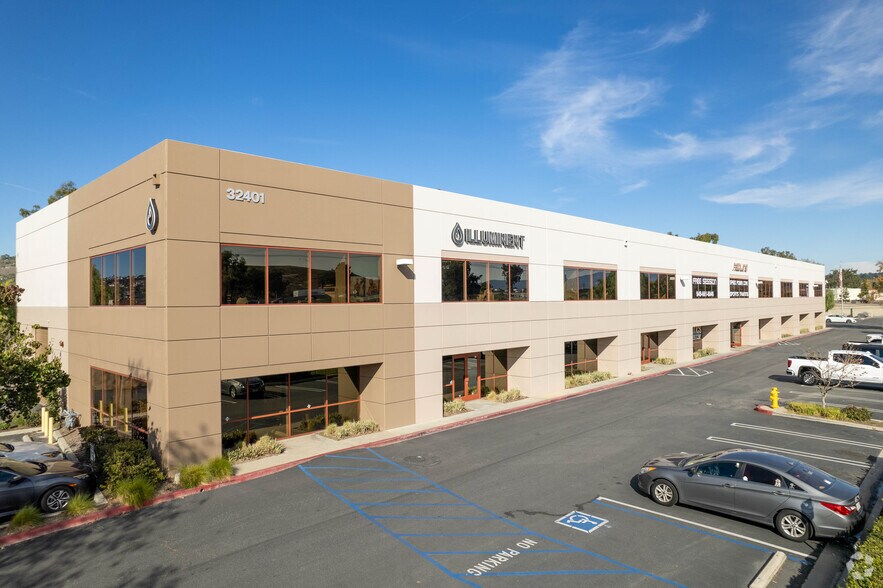 32701-32707 Calle Perfecto, San Juan Capistrano, CA à louer - Photo du bâtiment - Image 3 de 26