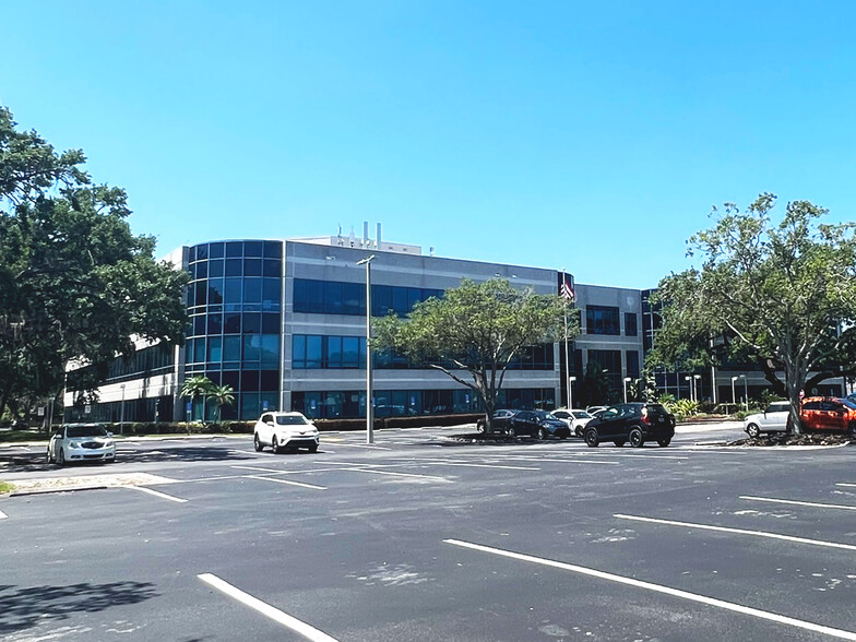 6550 W Hillsborough Ave, Tampa, FL for lease - Building Photo - Image 1 of 17