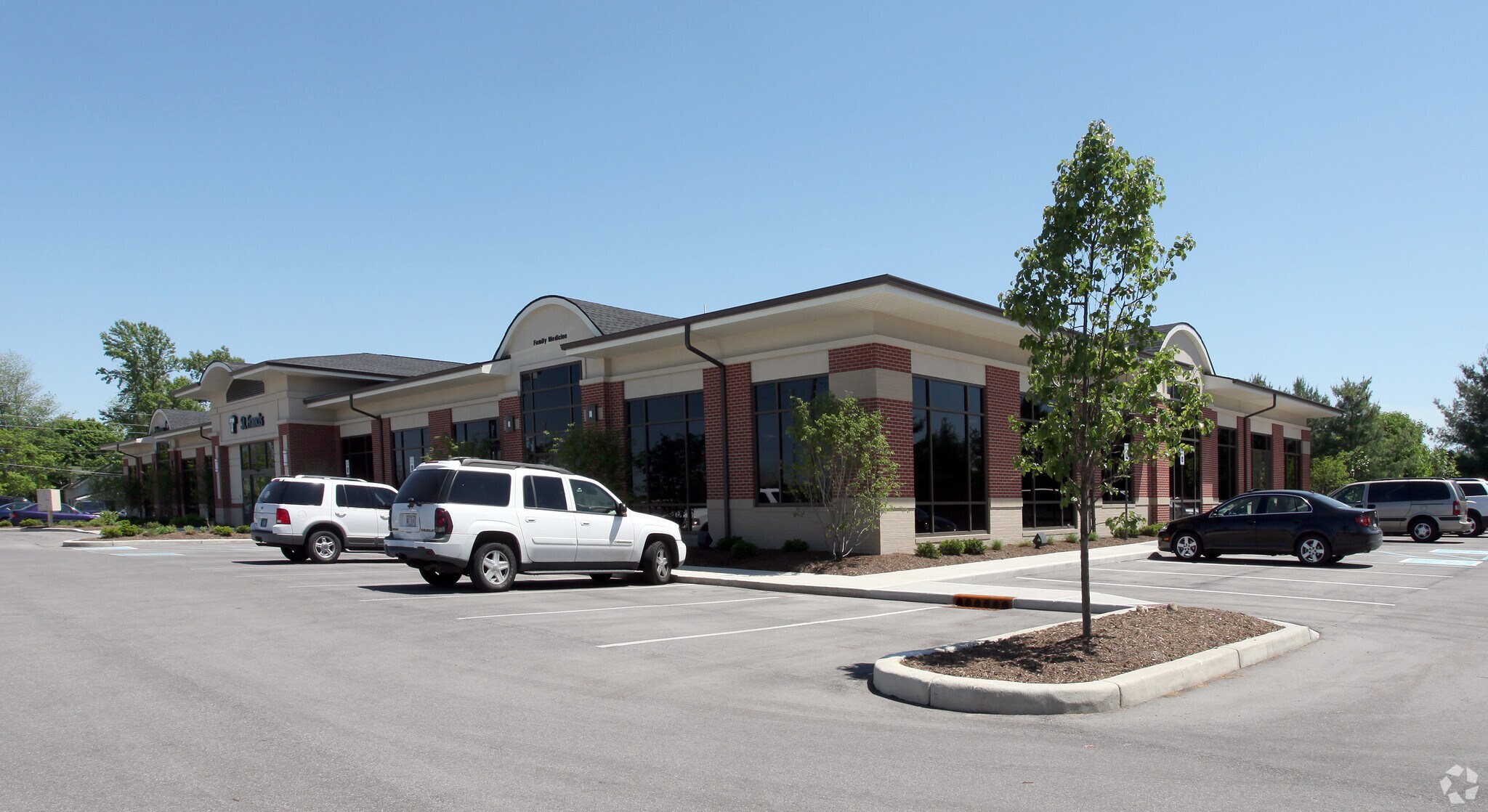 8325 E Southport Rd, Indianapolis, IN for lease Primary Photo- Image 1 of 6