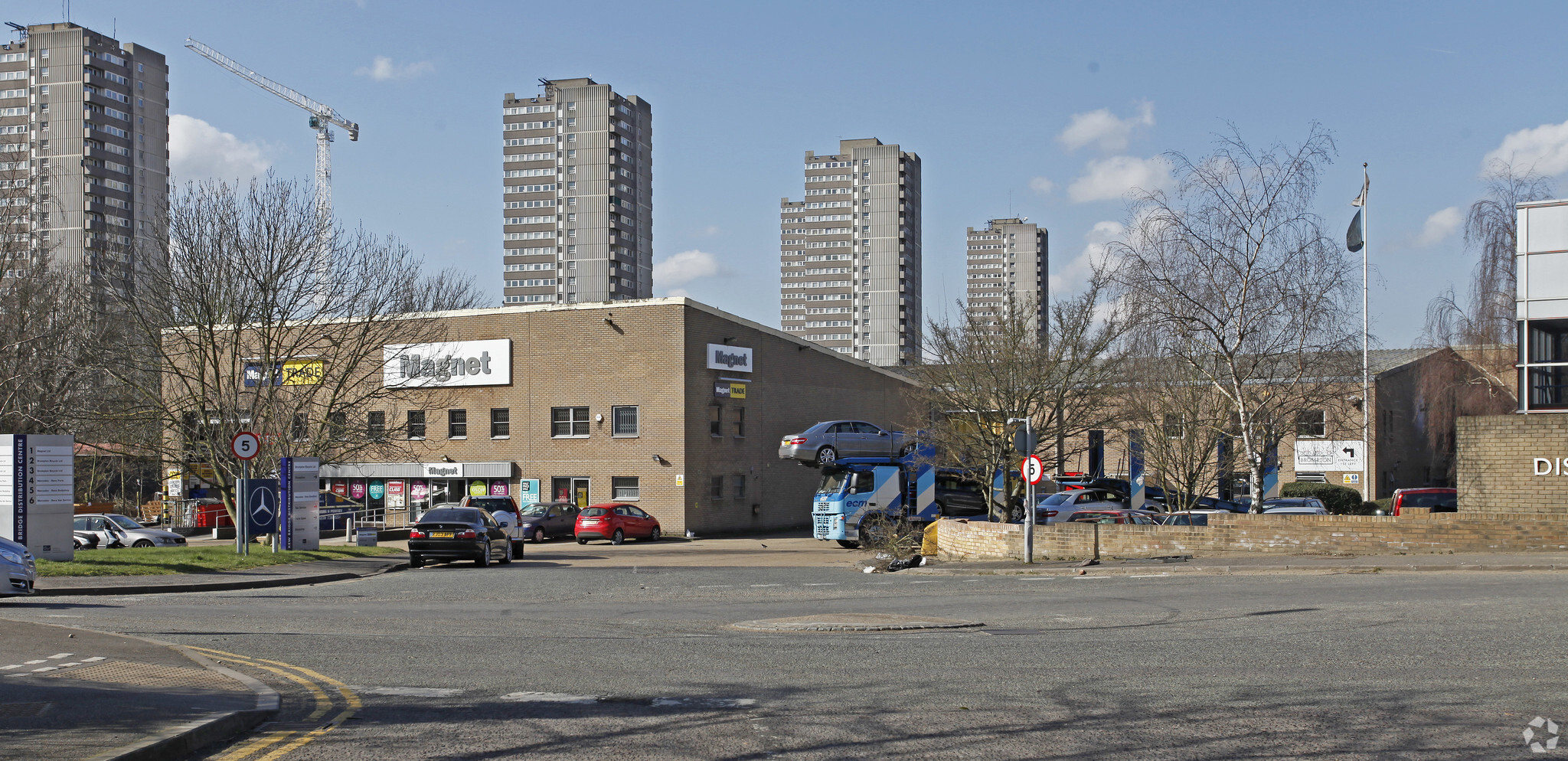 Lionel Rd, Brentford à louer Photo principale- Image 1 de 3