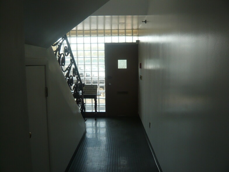 111 Plain Ave, New Rochelle, NY for sale - Building Photo - Image 3 of 26