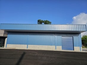 1702 Strawberry Rd, Pasadena, TX for lease Building Photo- Image 1 of 7