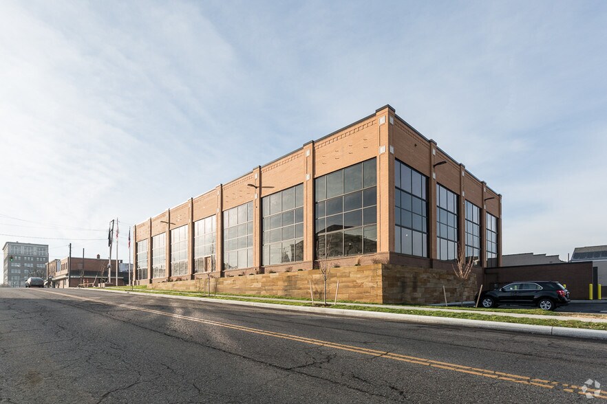 50 North Ave NE, Massillon, OH à louer - Photo du bâtiment - Image 2 de 15