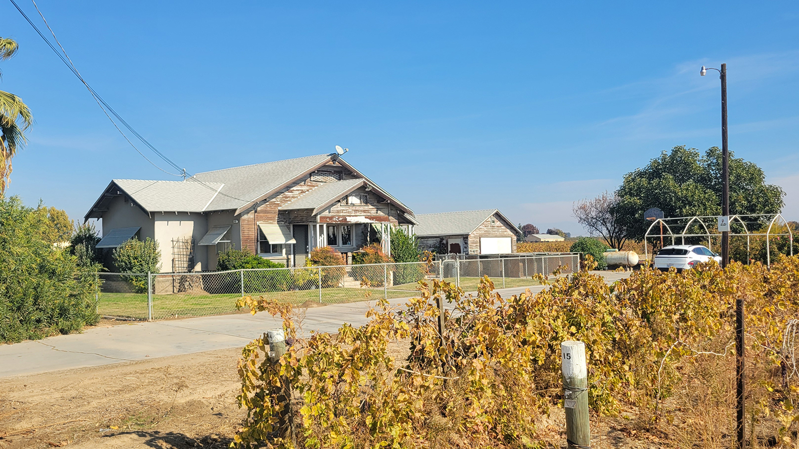 834 N Dickenson Ave, Fresno, CA for sale Primary Photo- Image 1 of 4